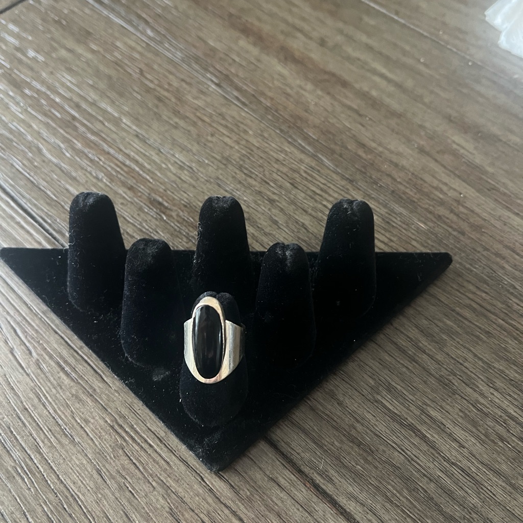 Elegant Black And Silver Ring Size 6 25$